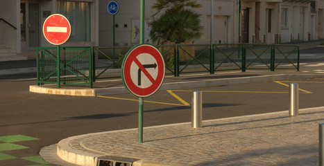 panneaux de signalisation en ville