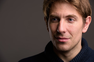 Obraz premium Portrait of handsome man against gray background