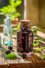 Obraz na płótnie Canvas Tasty blackberry tincture made of fresh fruits and alcohol