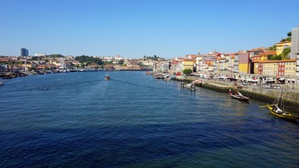 Naklejka na ściany i meble colorful houses on the douro river in porto