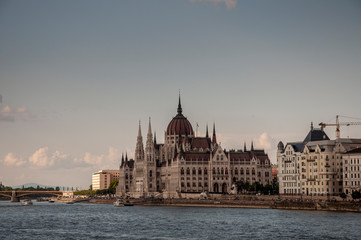 Obraz na płótnie Canvas parliament in budapest