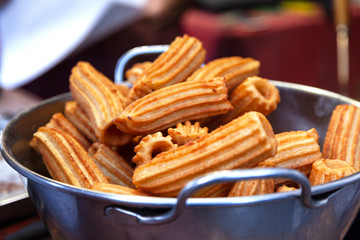 Cacerola de churros recién hechos