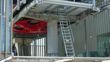 Fototapeta premium cable car at the douro river of porto