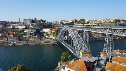Obraz premium douro river in porto with dom luis bridge and houses