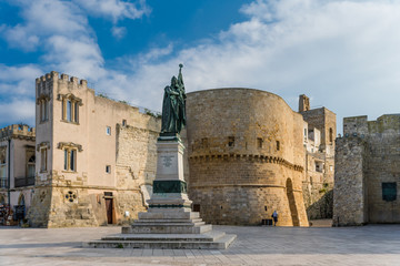 Otranto – Statue für den Helden und Märtyrer von Otranto - obrazy, fototapety, plakaty