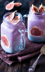 Chia seed puddings with fig slices