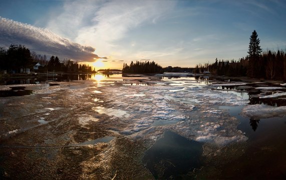 A sunset across Baie Moise at Lac Saint-Jean in Alma, Quebec