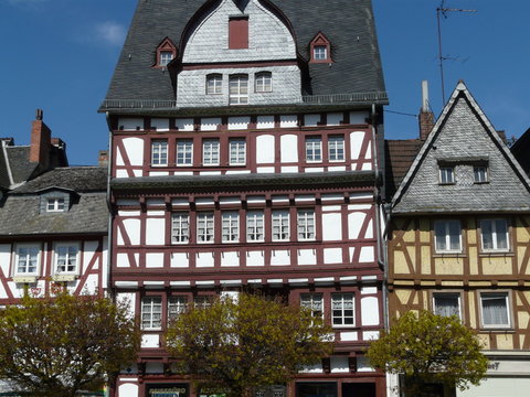 Fachwerkhäuser am Marktplatz von Adenau / Eifel