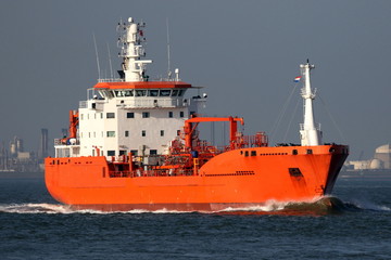 Fototapeta premium orangener Tanker