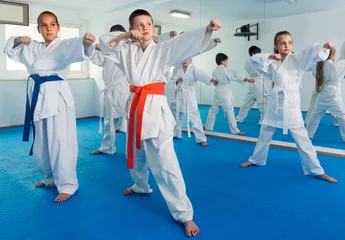Foto auf Acrylglas Kampfkunst Young trainer is training teenagers