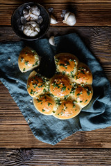 Pampushky – Ukrainian bread buns with garlic and parsley