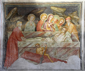 Gesù deposto nel sepolcro; affresco della chiesa romanica di San Martino in Campiglio presso...
