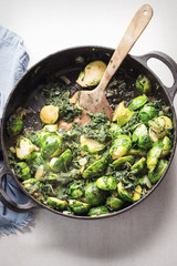 Brussels with spinach, onions and garlic