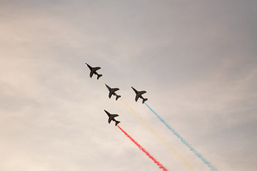 aviones haciendo acrobacias