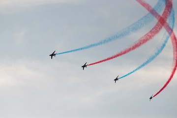 aviones haciendo acrobacias