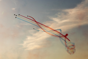 aviones haciendo acrobacias