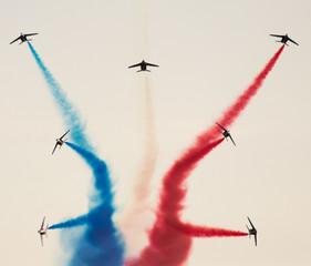 aviones haciendo acrobacias