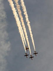 aviones haciendo acrobacias