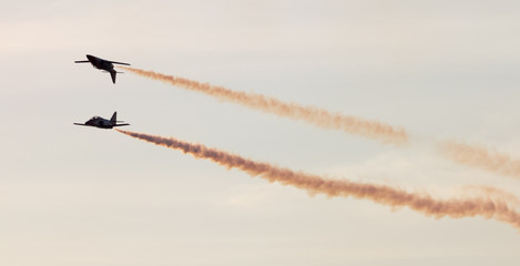 aviones haciendo acrobacias