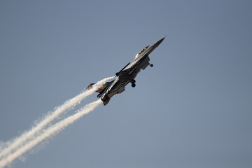 aviones haciendo acrobacias