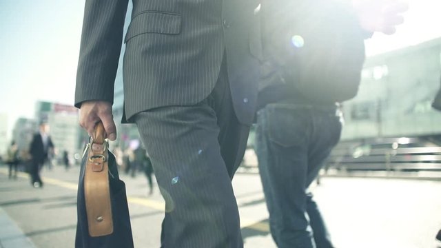 出勤するビジネスマン