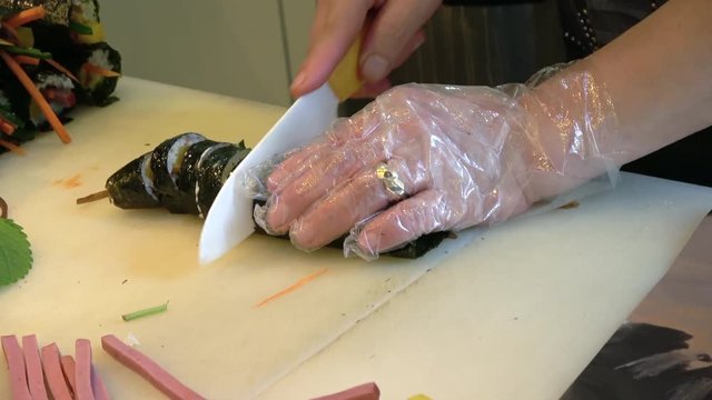 キンパ、韓国海苔巻きの調理 / Process of making Korean style sushi roll, Gimbap, Kimbap, 4K