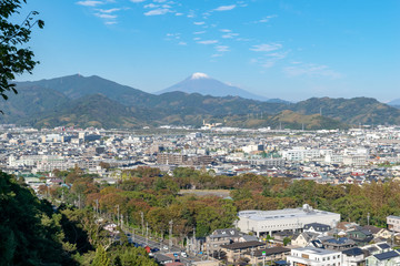Fototapeta na wymiar 秋の富士山の見える風景　静岡市　富士山、遊水地、城北公園
