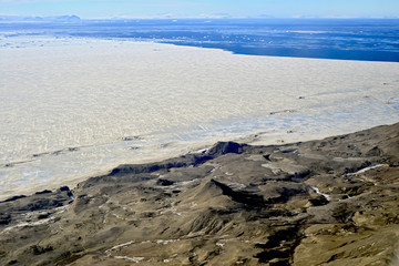 Flying over the antarctic peninsula