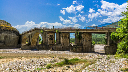 Fototapeta na wymiar Old bridge over the dried up river