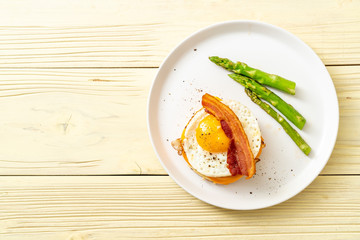 fried egg with bacon and cheese on pancake