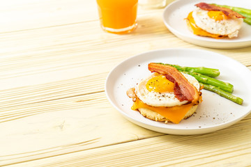 fried egg with bacon and cheese on pancake