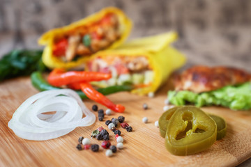 Shaurma, or shaurma with meat, pepper and lettuce in the background.