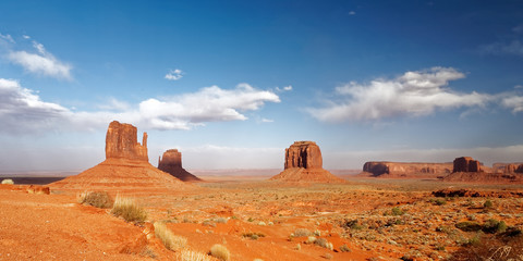 Fototapeta na wymiar Monument Valley, Arizona / Utah / Navajo, USA