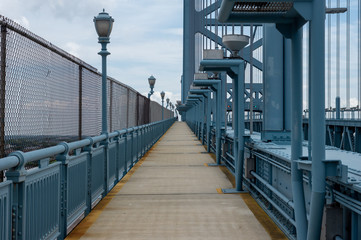 Naklejka premium Benjamin Franklin Bridge Walkway