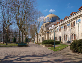 Ville de Vichy dans l'Allier. Centre thermal des Dômes et Hall des Sources