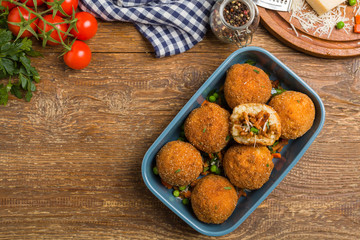 Rice balls with minced meat.