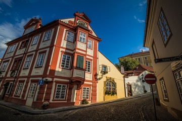 Fototapeta premium Die Neue Welt ist ein kleines Stadtviertel bei der Prager Burg, wo die Zeit stehen geblieben ist. Hier haben die Angestellten der Prager Burg residiert.