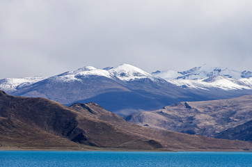 Fototapeta na wymiar Yamdrok Lake, Tibet, China