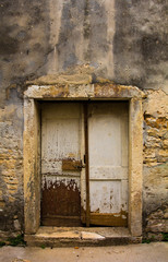 Fototapeta na wymiar A door in the historic village of Vodnjan (also called Dignano) in Istria, Croatia 