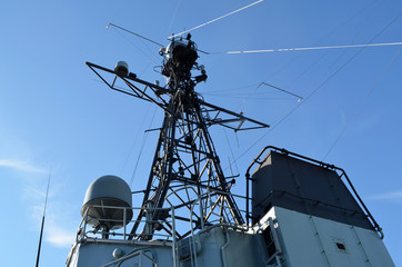 Frigate radar antenna