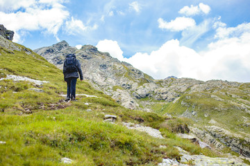 Wanderer auf dem Weg zum Gipfel