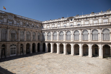 Obraz premium Yard of majestic, beautiful Royal Palace of Madrid (Palacio Real de Madrid) in the center of the city in the sun rays