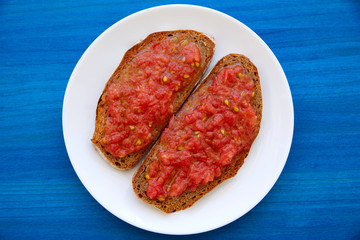 Bread toasted slices with grated tomato
