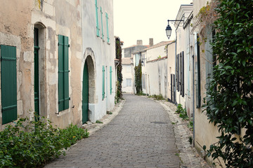 Fototapeta na wymiar ruelle de saint martin de ré