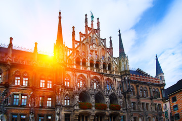 Fototapeta premium Marienplatz town hall in old Munich market square in Germany on a beautiful sunny summer day