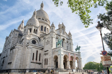 Fototapeta na wymiar The Basilica of the Sacred Heart of Paris