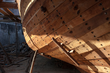 Wooden ship construction - Mandvi’s 400 year old dhow making tradition is just no match for the modern, giant ships of steel