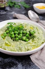 Mashed potatoes with green peas