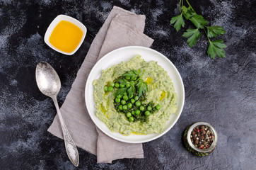 Mashed potatoes with green peas