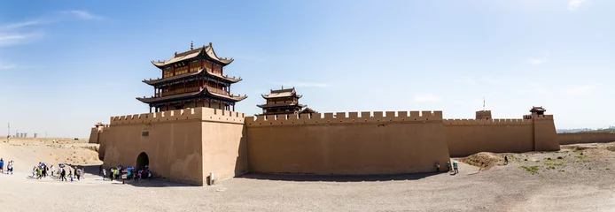 Papier Peint photo autocollant Travaux détablissement View of Jiayuguan Fort from the gate facing the Gobi desert, Gansu, China. Known as "first pass under the heaven", Jiayu Pass was the most western fort of ancient china on the silk road
